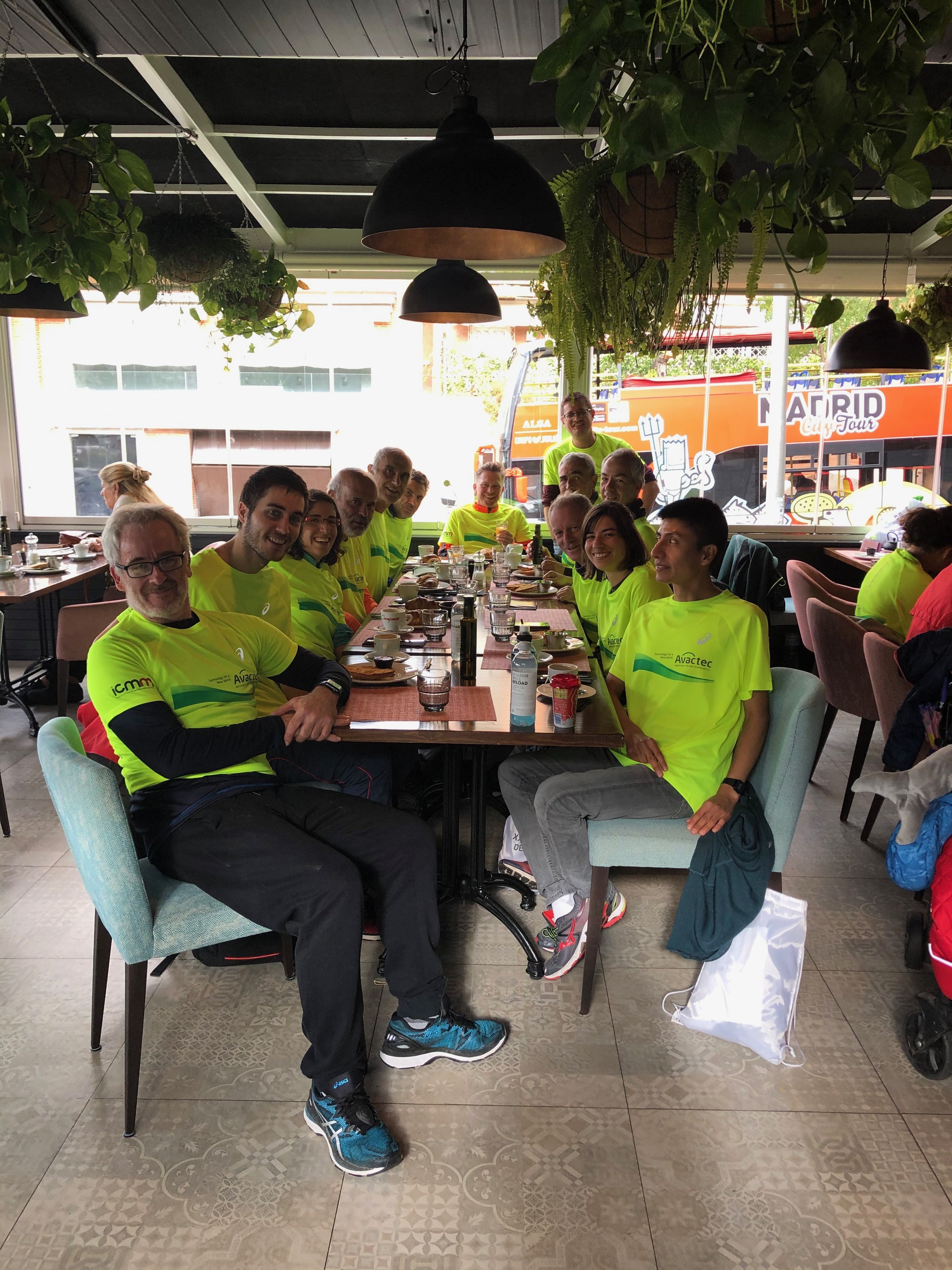 14 corredores vistieron la camiseta Avactec para la 39ª Carrera de la Ciencia
